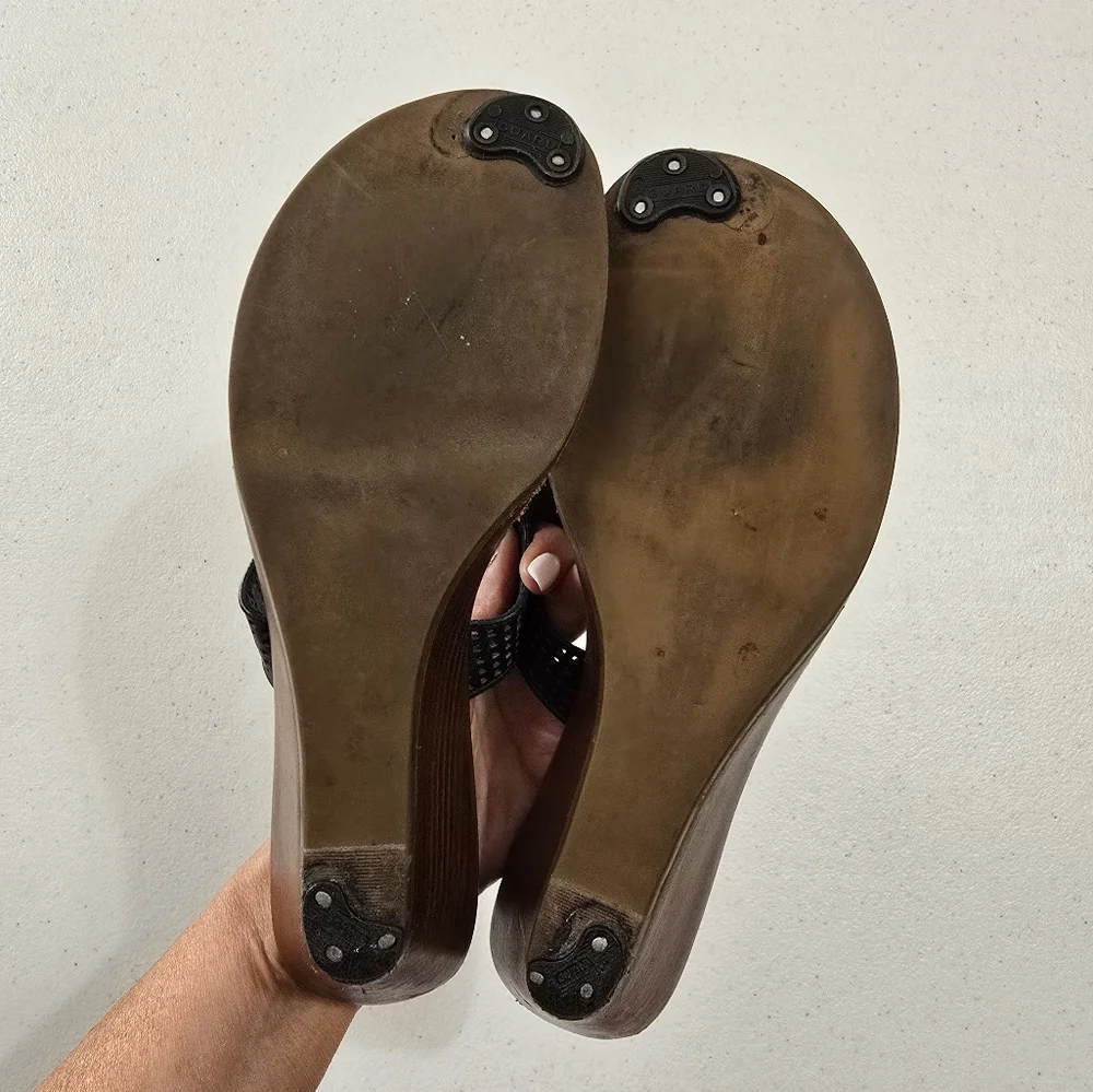 Tory Burch heel logo